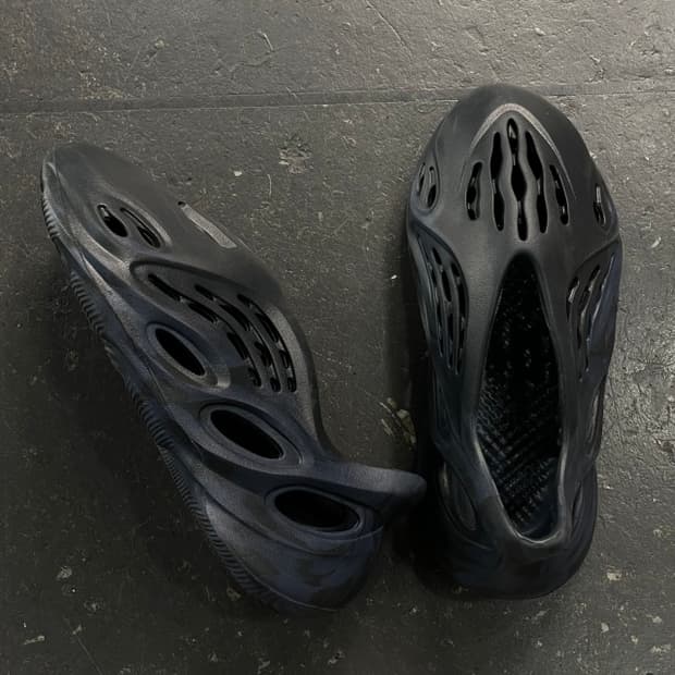 250 아디다스 이지 폼 러너 