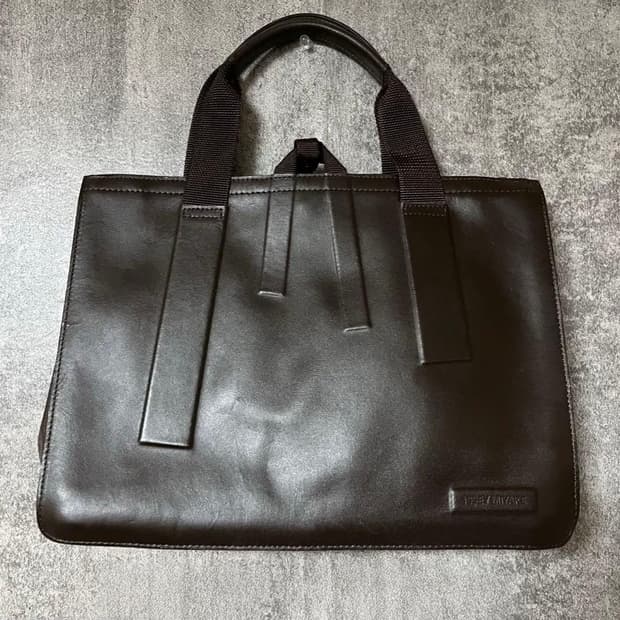 이세이미야케 소가죽 유니섹스 토트백