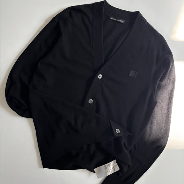 Acne Studios 아크네스튜디오 블랙 브이넥 가디건