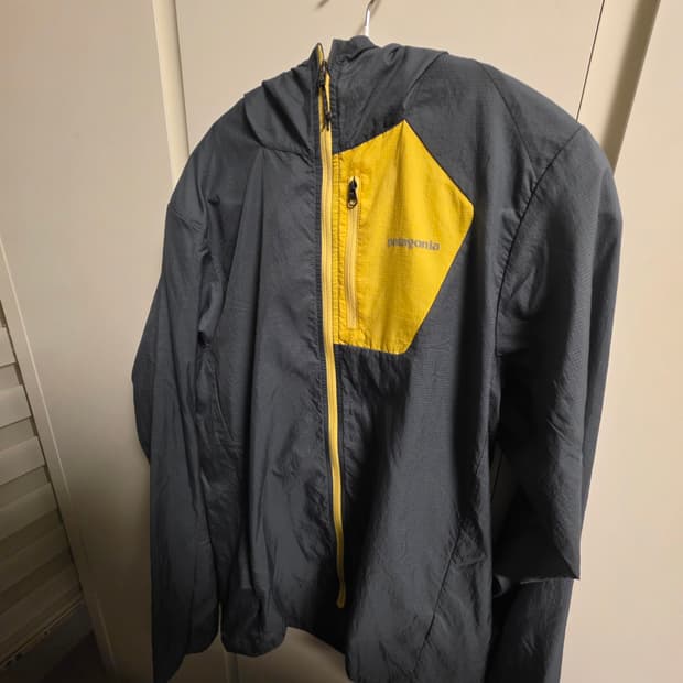 파타고니아 초경량 바람막이 s사이즈 