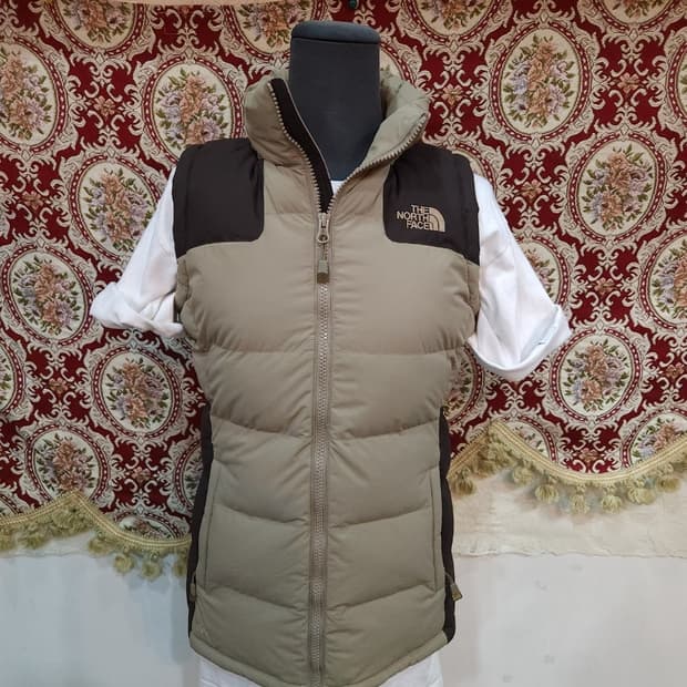 노스페이스 700  베이지 구스 패딩 조끼

