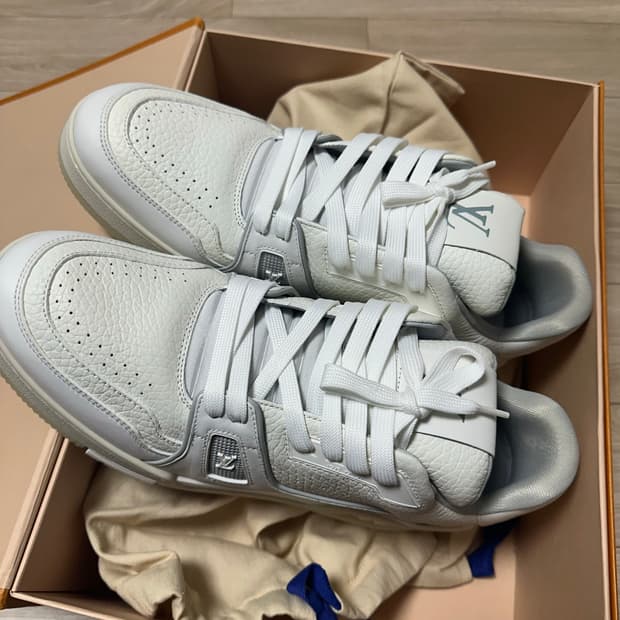 루이비통 화이트 트레이너 스니커즈 판매