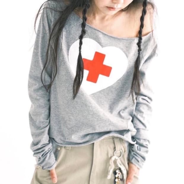  샵페어리 크로스하트 컷오프 티셔츠 그레이