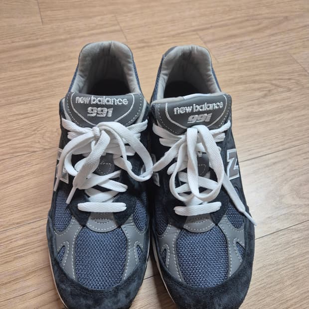 뉴발란스 991 판매합니다
