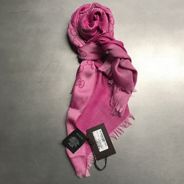 구찌 로고 스카프 핑크 새상품