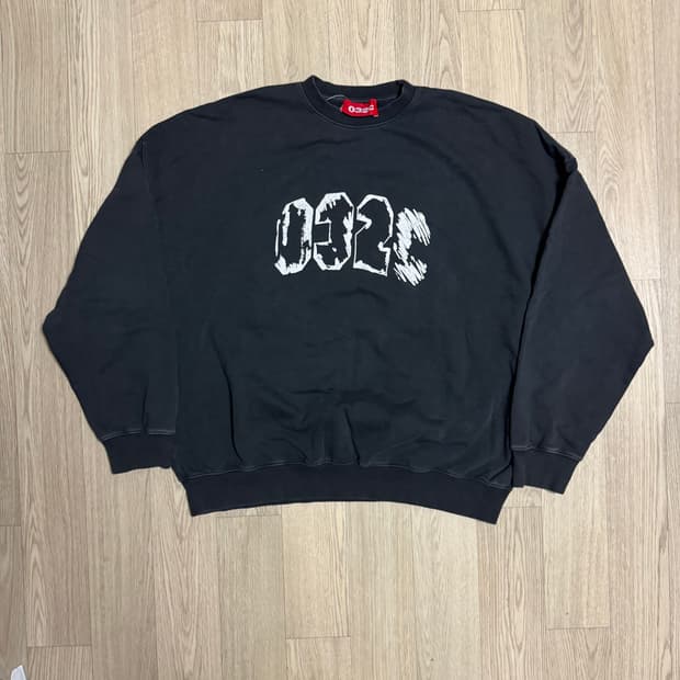 032c 오버사이즈 워시드 로고 스웻셔츠 블랙