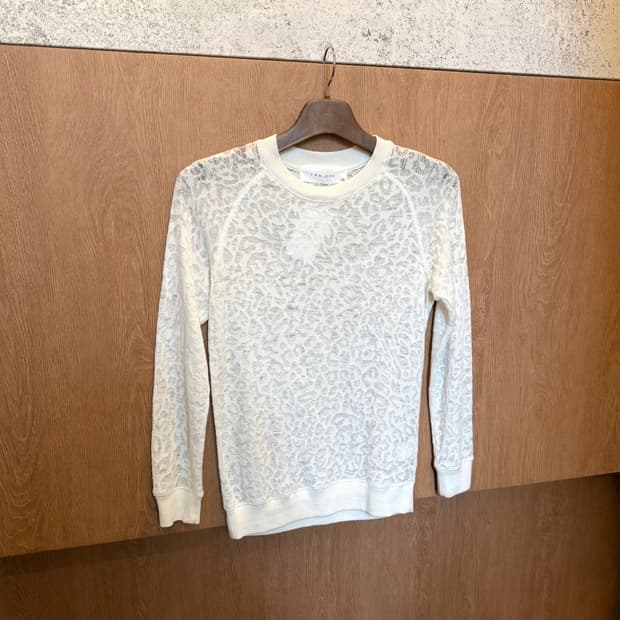 이로 진스 레오파드 패턴 니트 나그랑 시스루 디테일 레귤러핏 화이트