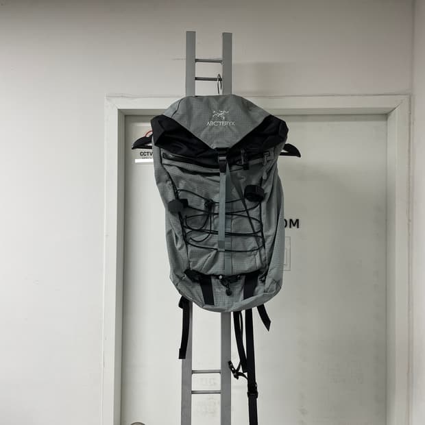 아크테릭스 알파 AR 20L 백팩 