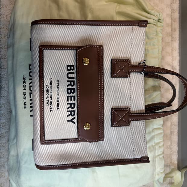 [정품/중고] 버버리 미니 프레야 토트백