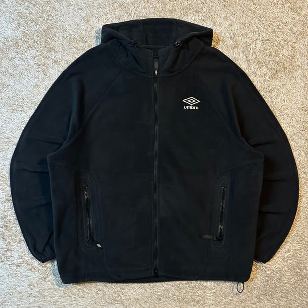 엄브로 UMBRO 투웨이 폴라텍 플리스 후드집업 블랙