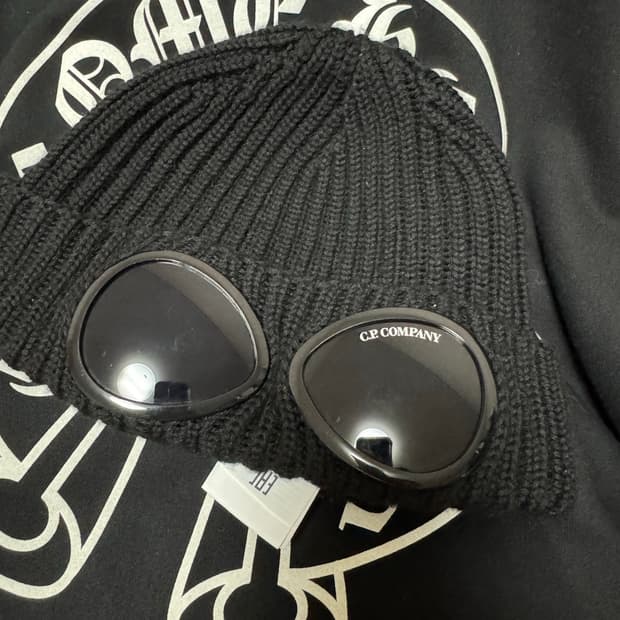 C.P. 컴퍼니 엑스트라 파인 메리노 울 고글 비니