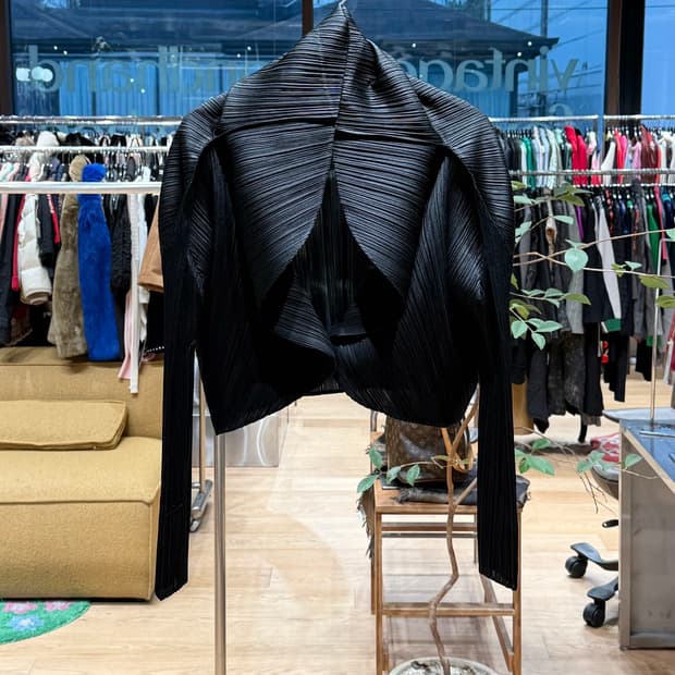 플리츠플리즈 블랙 링컬 크롭 자켓