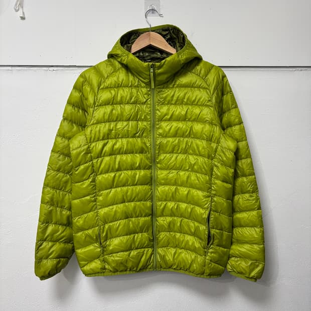 유니클로 울트라라이트 연두형광 경량패딩