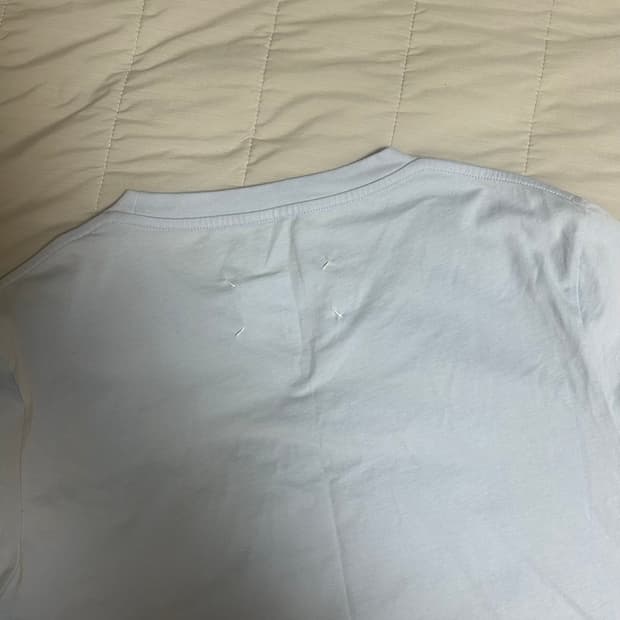 마르지엘라 백스티치 반팔 라이트블루