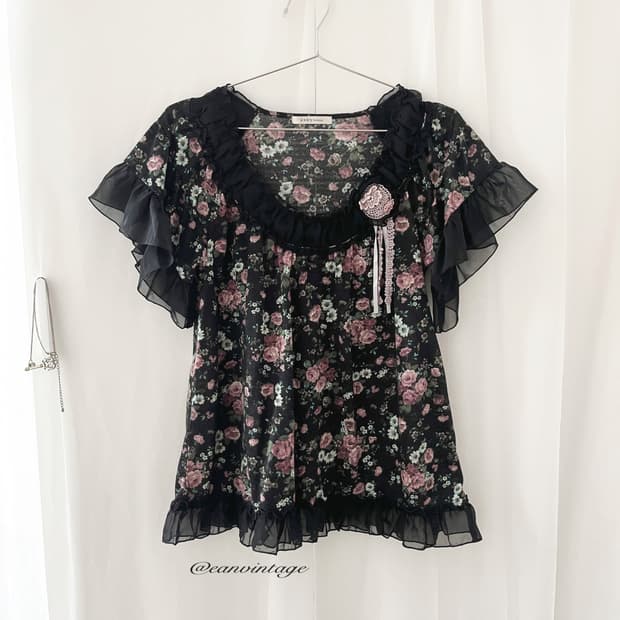 Axes Femme black flower point top