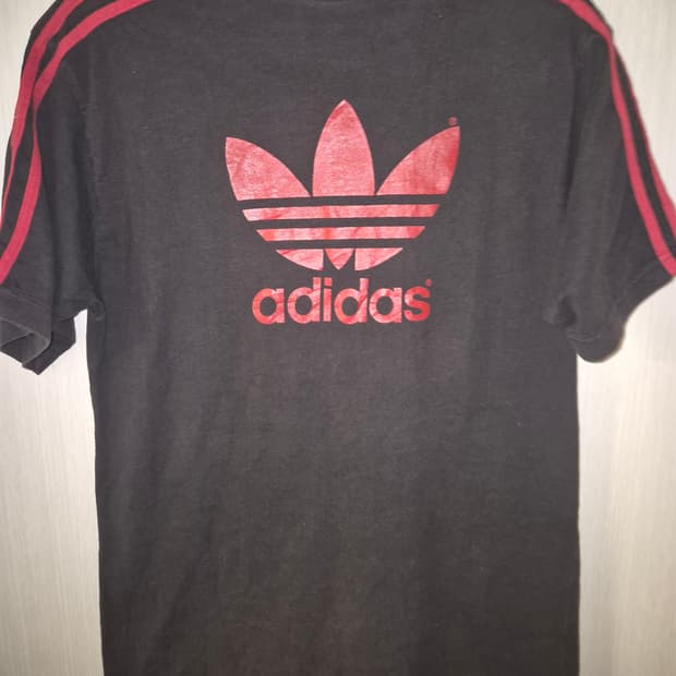 베이프맛 아디다스 빈티지 올드스쿨 반팔 블랙 레드 M