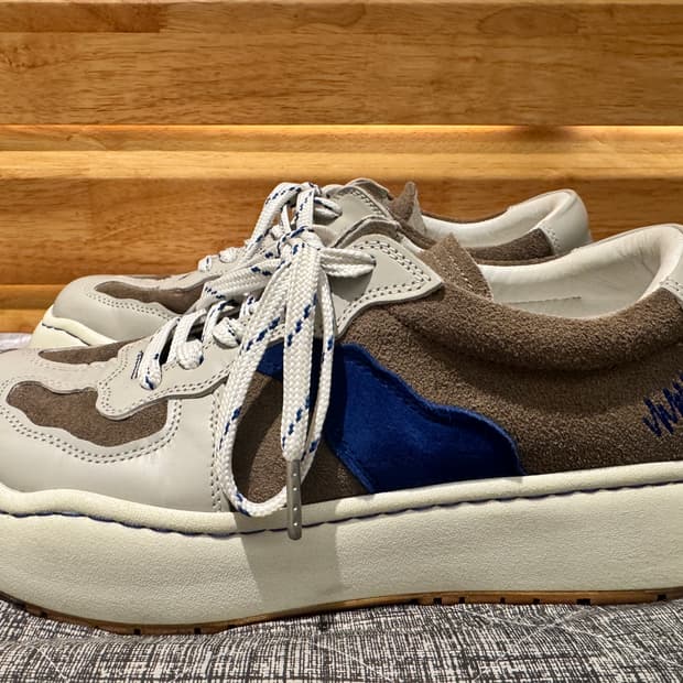 아더에러 로그 바우스 그레이