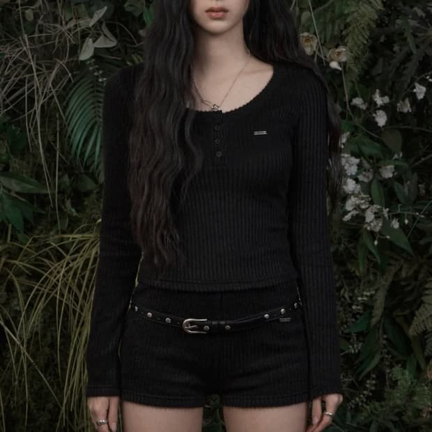 카키포인트 Ribbed Button T-shirt (black)