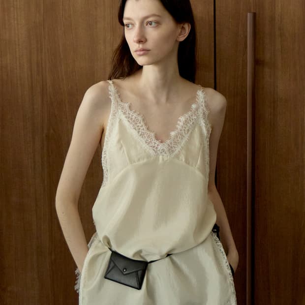 르바(LEVAR) Silky Lace Layered Slip Top