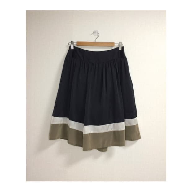 빈티지 블랙 라인 미디 스커트