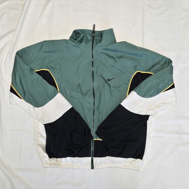 나이키 슬로우백  바람막이