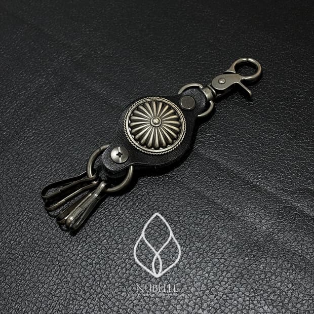 🌗 Chrome stud keyring / 크롬 플라워 스터드 키링