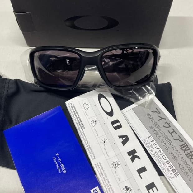 오클리 스트레이트 링크 블랙 선글라스