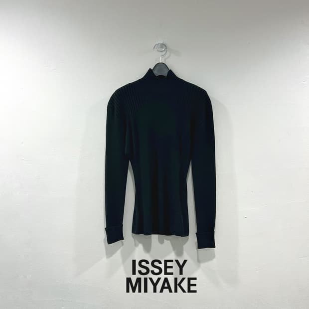 ISSEY MIYAKE 이세이미야케 mock neck 티셔츠