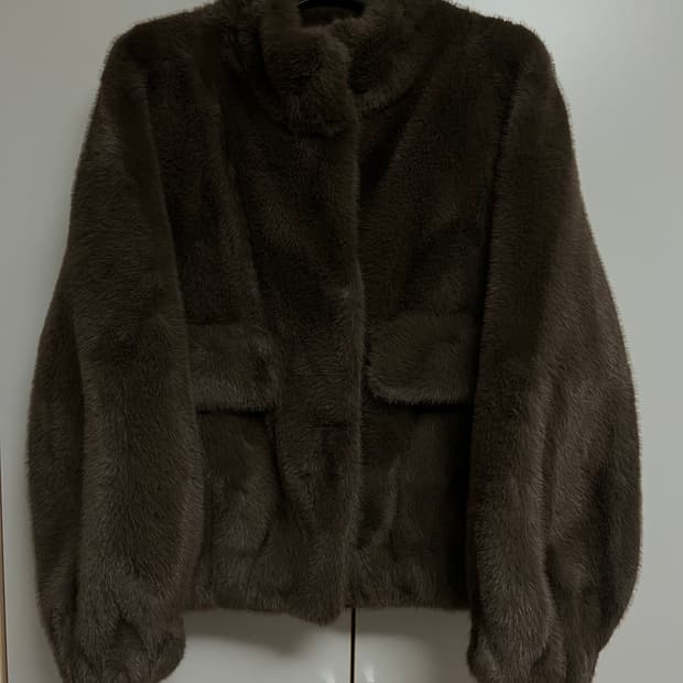 앤클라인 브라운 하이넥 밴딩 크롭 퍼자켓