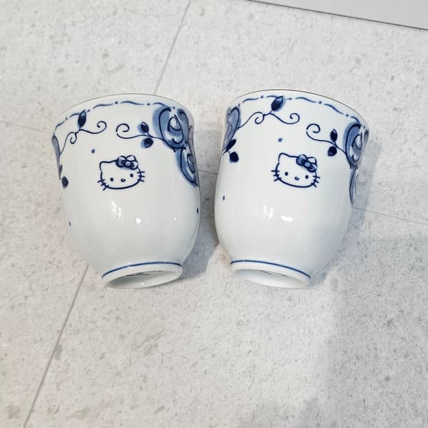 헬로키티 정품 잔 2개