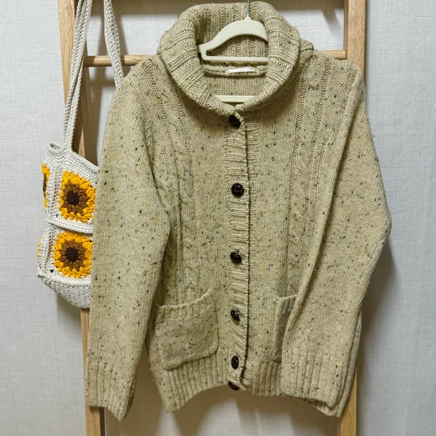 메론빵단추 카라넥가디건