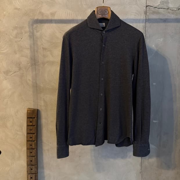 오리앙 스프레드 칼라 셔츠 100