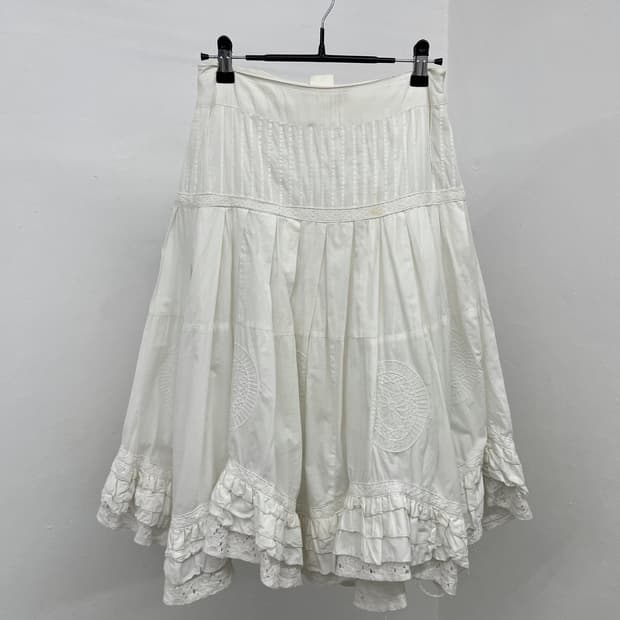 화이트 러플 자수 캉캉 스커트
