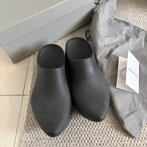 발렌시아가 테크노클로그