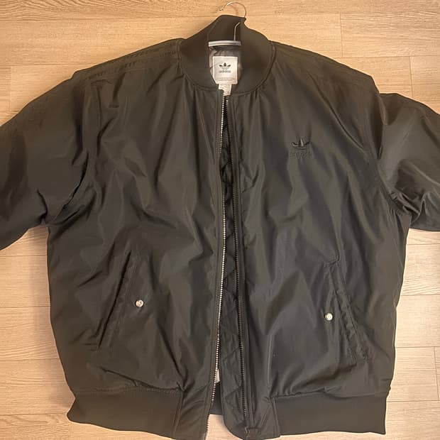 아디다스 봄버자켓 판매합니다