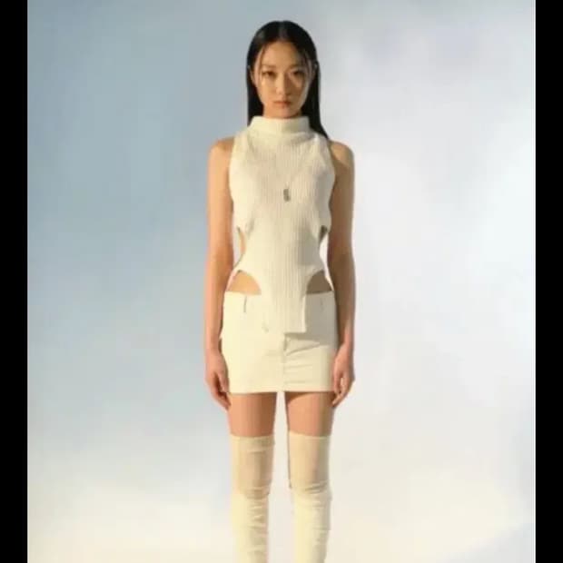 본네 슬리브리스 홀터넥