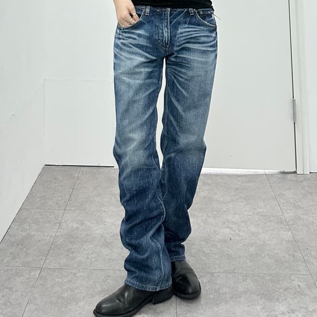 Back number washing denim pants