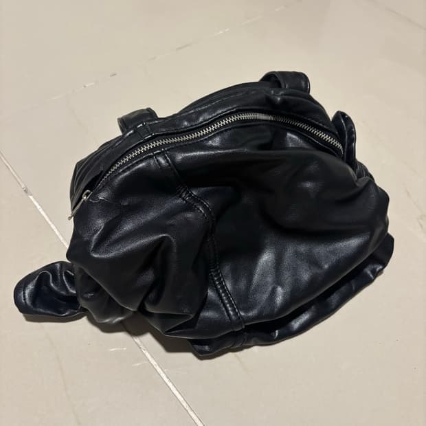꼼데가르송 레더 숄더백