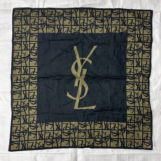 입생로랑 YSL 오피움 빅 로고 패턴드 쁘띠 스카프 손수건 정품 미사용급