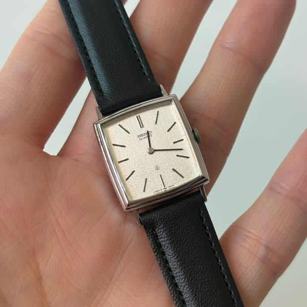 1970s Texture Dial Square Ladies Quartz