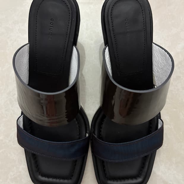Column mule styled shoes