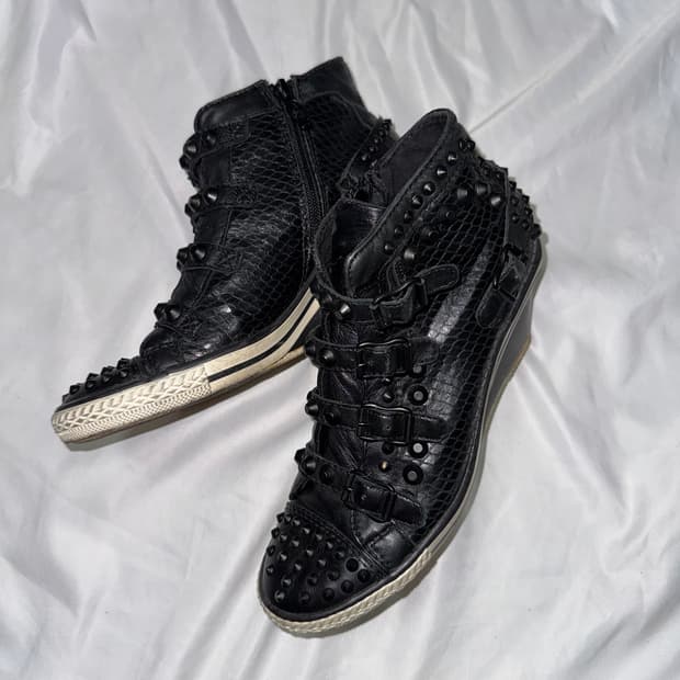 애쉬 웨지힐 스터드 하이탑