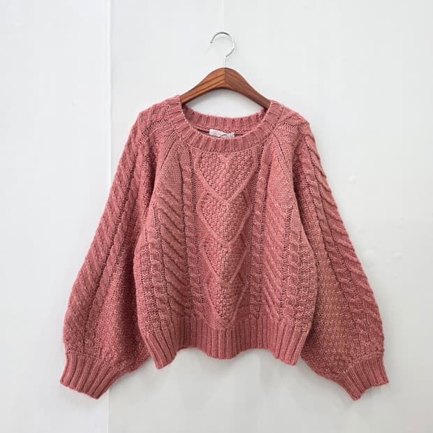 SLURR 그레이시 핑크 케이블 벌룬 소매 니트