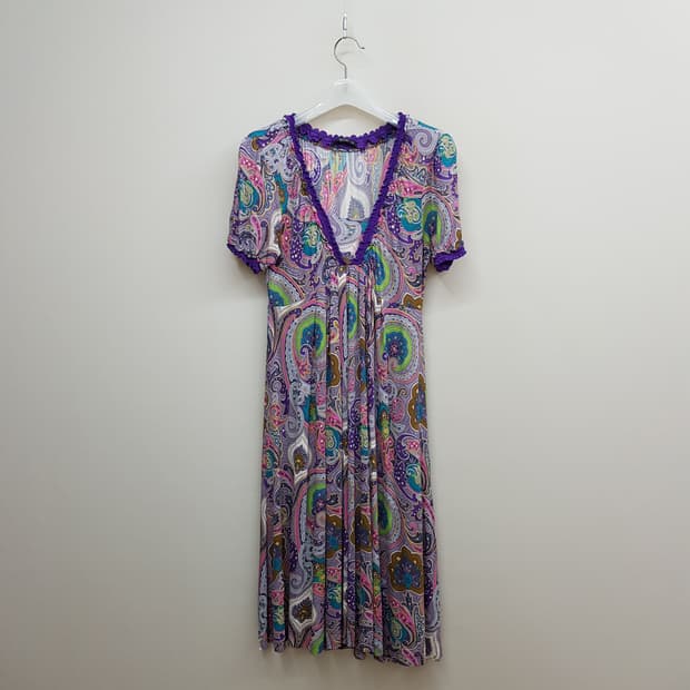 에트로 페이즐리 패턴 브이넥 셔링 원피스 IT44사이즈