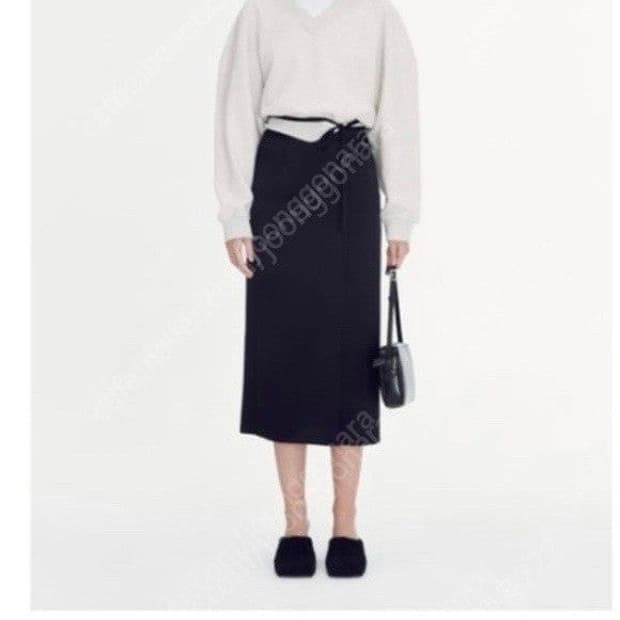 렉토 시그니처 로고 브이넥 맨투맨 스웻셔츠 오트밀