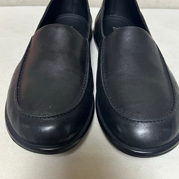 자라 레더로퍼 42사이즈