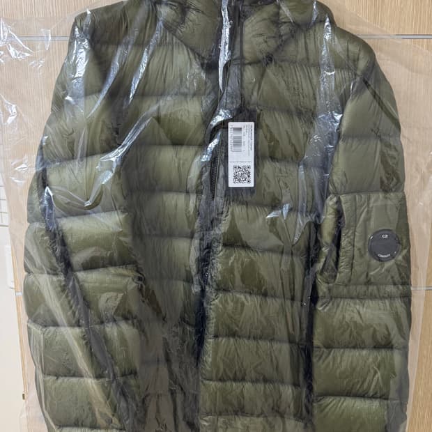 (새상품) [L] CP컴퍼니 디디쉘 렌즈 다운 패딩