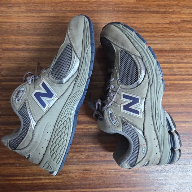 뉴발란스 2002 그레이 270