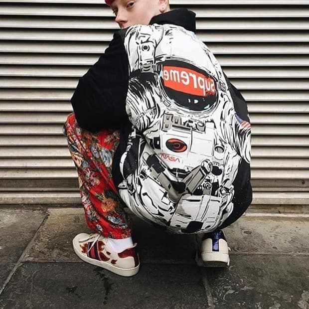 슈프림 우주인패딩 정품