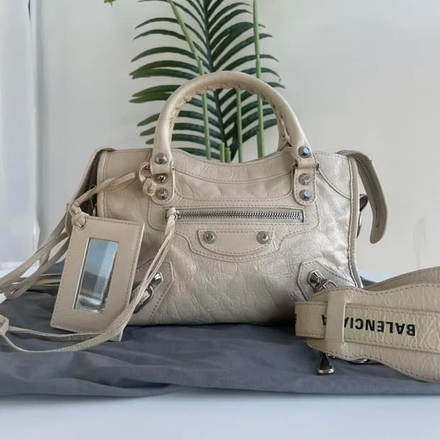 발렌시아가 모터백 미니 베이지